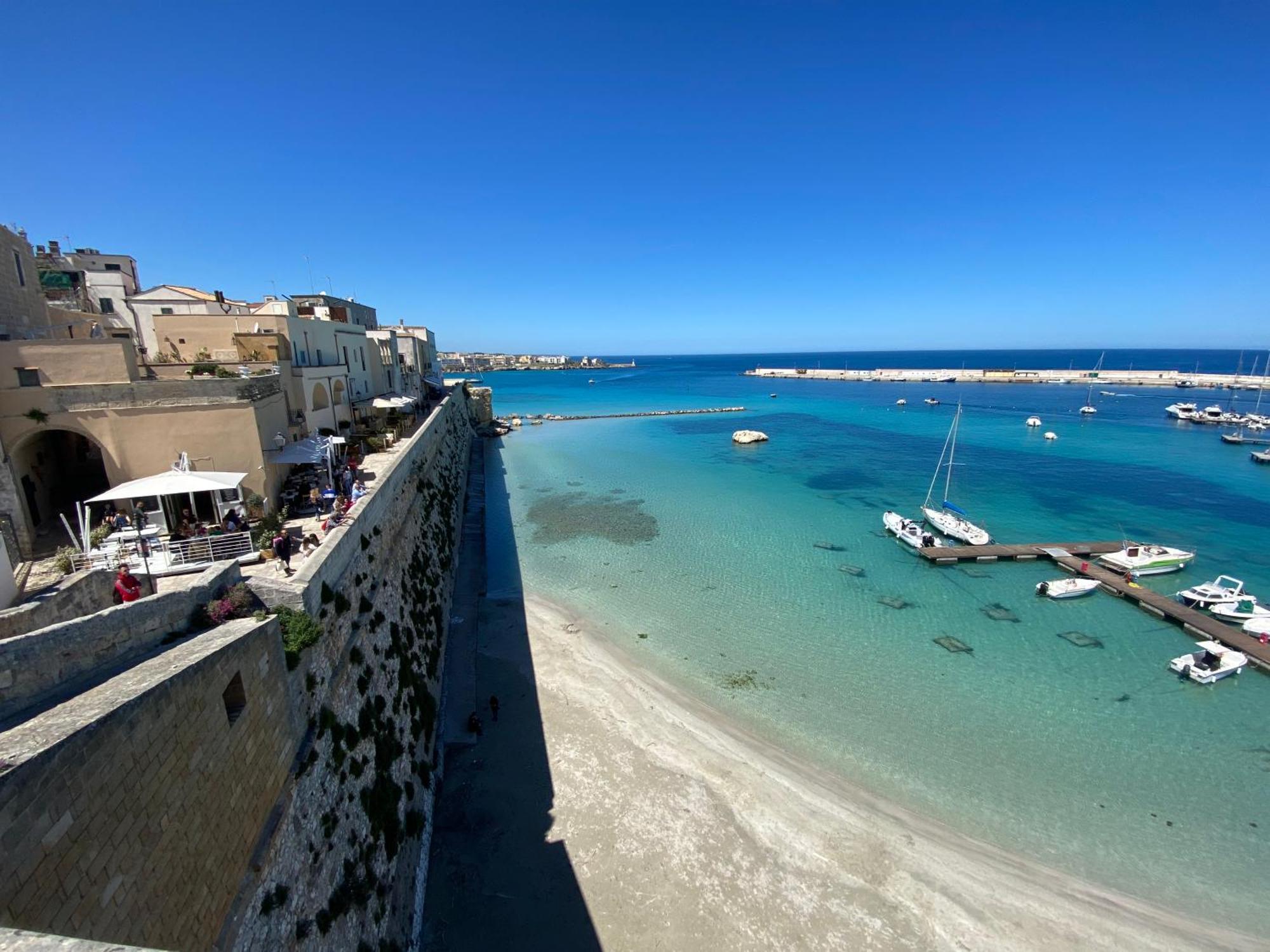 Dimora Del Sole Luxury And Charm Apartment Otranto Luaran gambar
