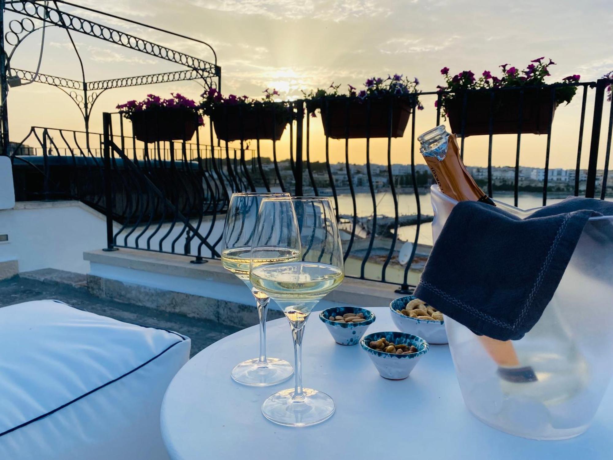 Dimora Del Sole Luxury And Charm Apartment Otranto Luaran gambar
